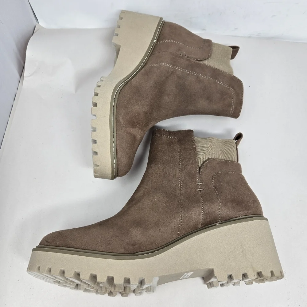 DV Dolce Vita Rielle Women's Boots Sz 9M Tan Faux Suede Chunky Sole Winter Wear